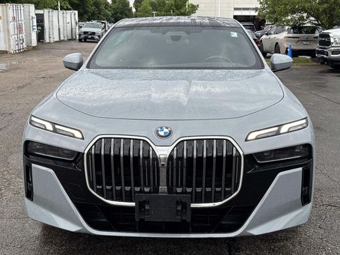 Certified 2023 BMW 760i xDrive AWD/4WD image 2