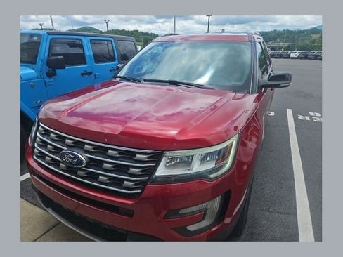 Used 2017 Ford Explorer XLT AWD/4WD image 1