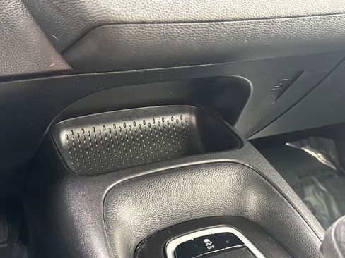 Used 2020 Toyota Corolla LE FWD image 24