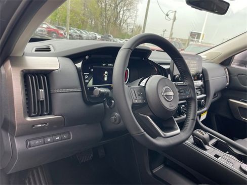 New 2025 Nissan Pathfinder Platinum image 10