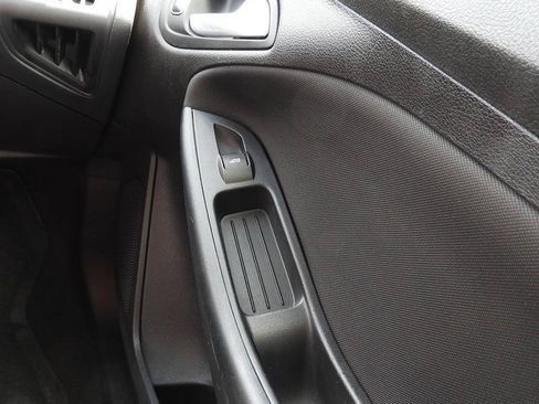 Used 2017 Ford Focus SE FWD image 34