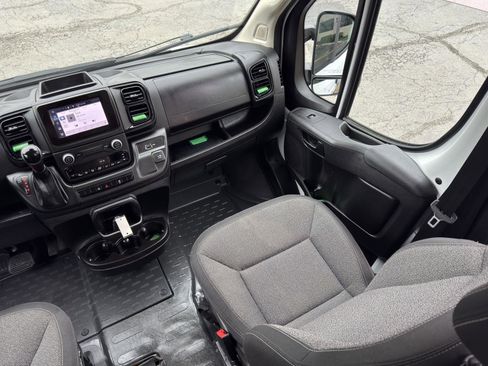 Used 2025 RAM ProMaster 2500 w/ Convenience Group FWD image 17
