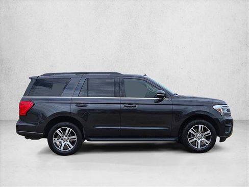 Used 2024 Ford Expedition XLT RWD image 4