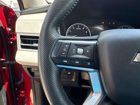 Used 2025 Mitsubishi Outlander SE AWD/4WD image 24