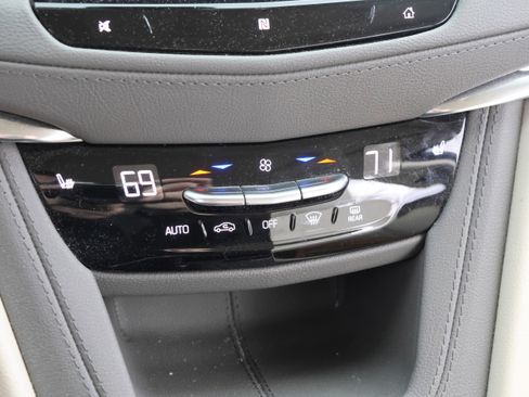 Used 2021 Cadillac XT5 Premium Luxury image 29