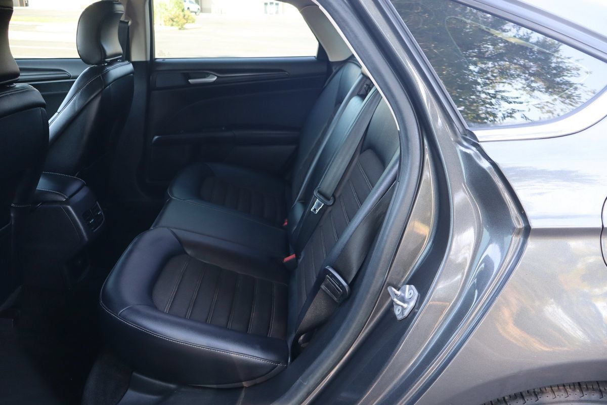 Used 2018 Ford Fusion SE w/ Equipment Group 201A FWD image 20