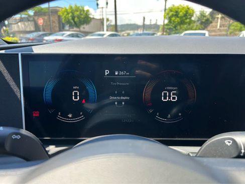 Used 2025 Hyundai Santa Cruz SEL FWD image 7