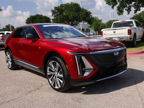Used 2025 Cadillac Lyriq Luxury w/ LPO, Floor Liner Package AWD/4WD image 6