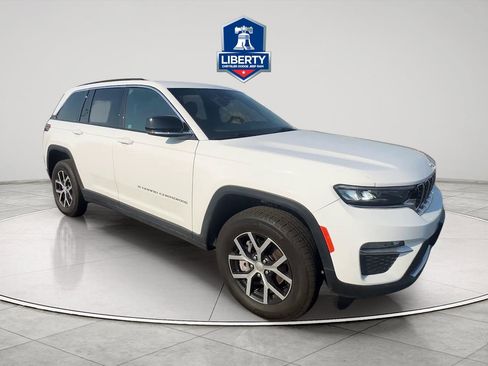 Certified 2024 Jeep Grand Cherokee Limited AWD/4WD image 3
