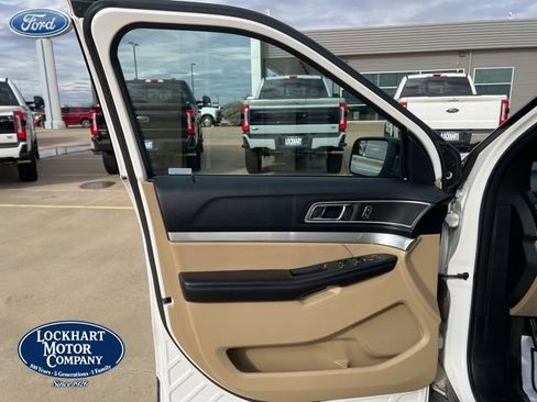 Used 2016 Ford Explorer XLT w/ Equipment Group 202A image 11