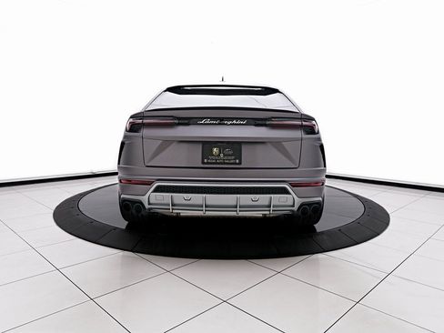 Used 2021 Lamborghini Urus image 11