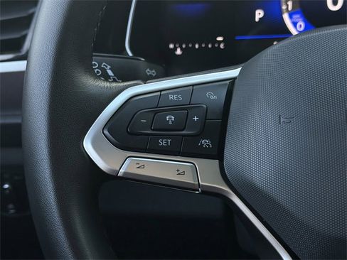 Certified 2024 Volkswagen Jetta SE w/ Panoramic Sunroof Package image 10