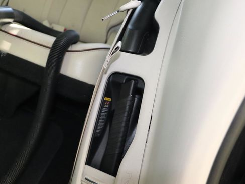 Used 2019 Chrysler Pacifica Limited w/ Advanced Safetytec Group FWD image 41
