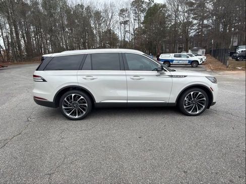 Used 2025 Lincoln Aviator Reserve w/ Equipment Group 201A image 8