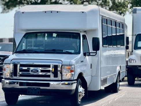 Used 2018 Ford E-450 and Econoline 450 Super Duty w/ Shuttle Bus Prep Package image 3