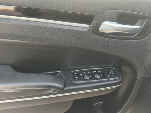 Used 2018 Chrysler 300 S image 14