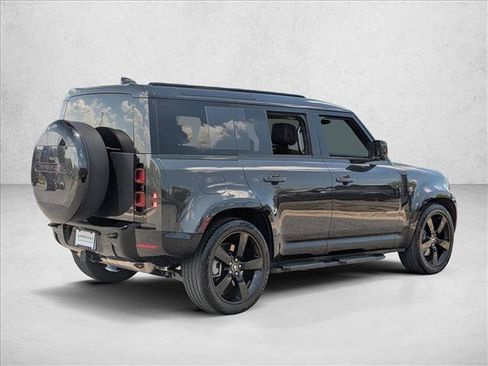 Used 2025 Land Rover Defender 110 X-Dynamic SE AWD/4WD image 5