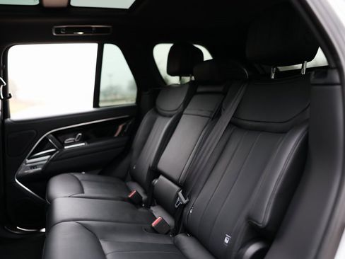 Used 2025 Land Rover Range Rover SE image 33