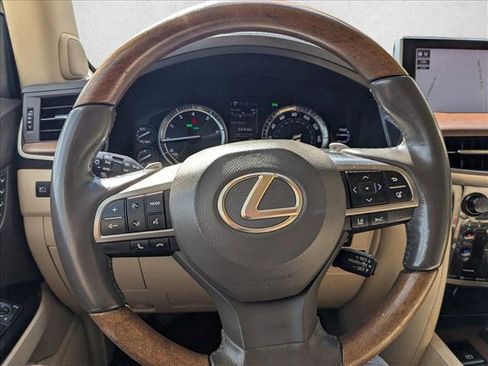 Used 2016 Lexus LX 570 4WD w/ Luxury Package image 10