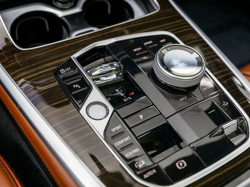 Used 2023 BMW X7 xDrive40i w/ Executive Package image 23