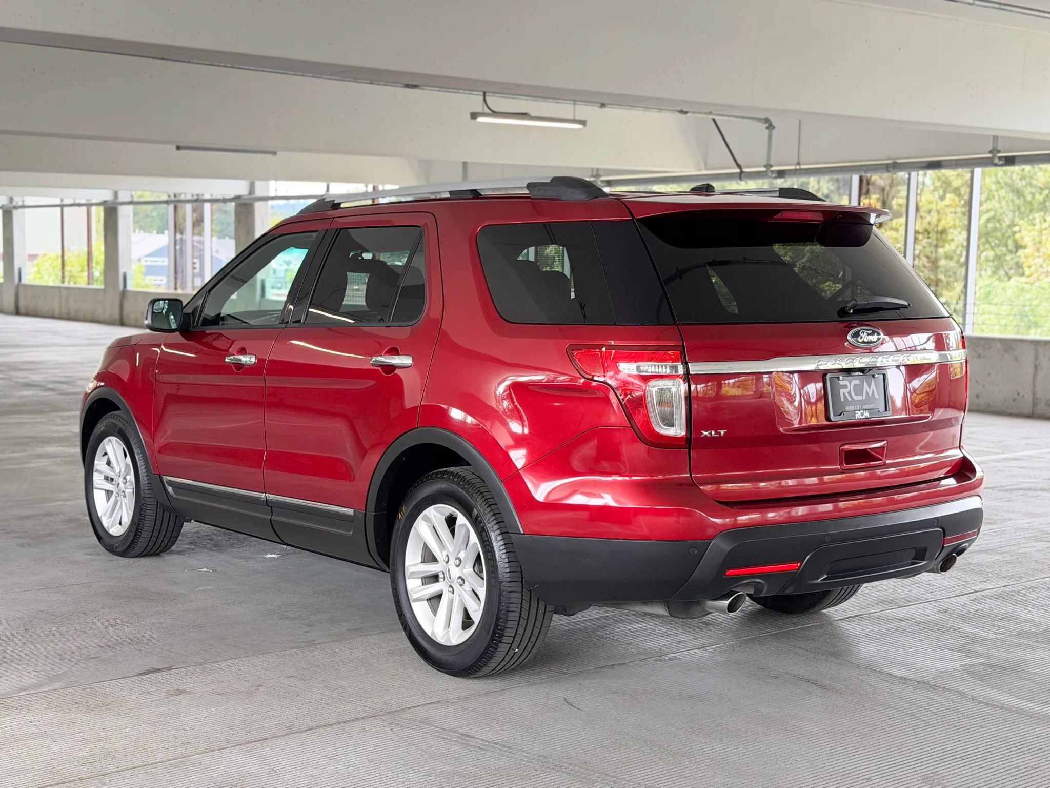 Used 2015 Ford Explorer XLT w/ Equipment Group 202B FWD image 7