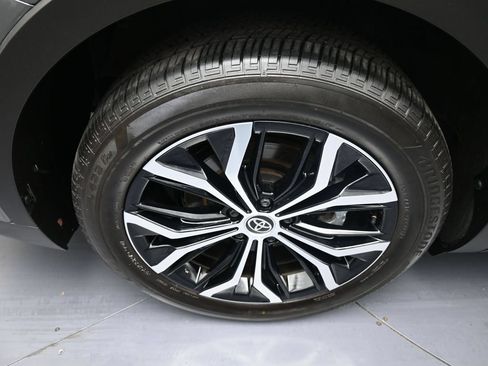Certified 2023 Toyota Crown AWD/4WD image 12