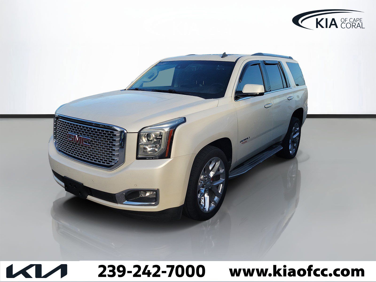 Used 2015 GMC Yukon Denali w/ Touring Package AWD/4WD image 3