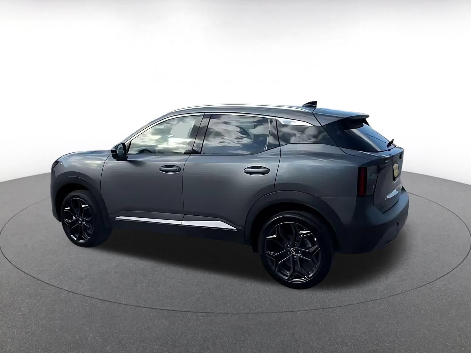 Used 2026 Nissan Kicks SR FWD image 14