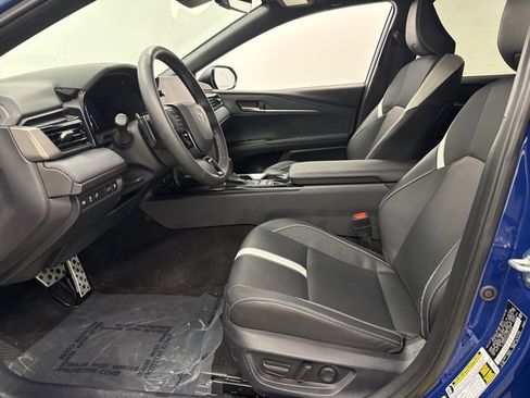 Used 2025 Toyota Camry SE w/ Multimedia Upgrade Package image 15