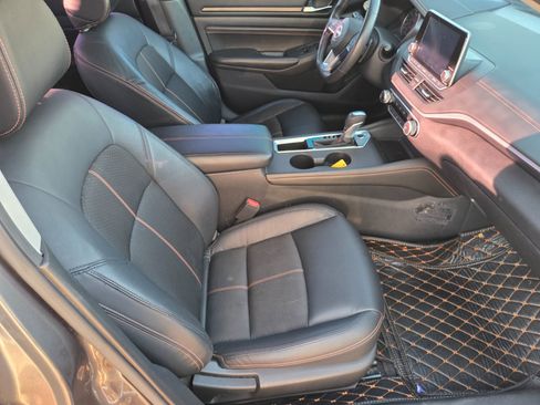 Used 2022 Nissan Altima 2.5 SR w/ Midnight Edition Package FWD image 15