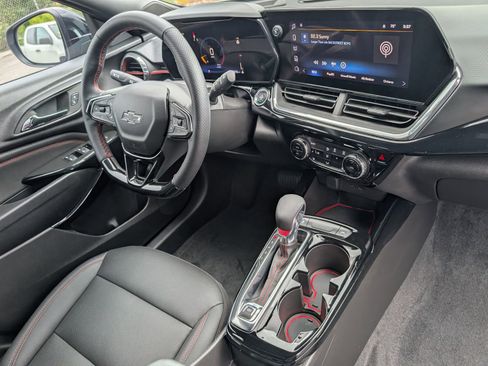 Used 2025 Chevrolet Trax RS w/ Driver Confidence Package FWD image 18