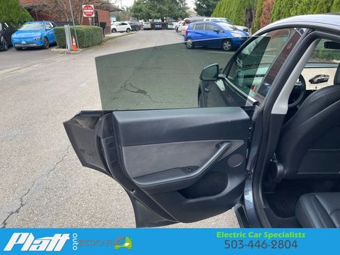 Used 2022 Tesla Model Y Performance image 38