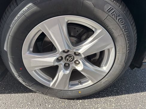 Used 2020 Toyota Highlander LE image 52