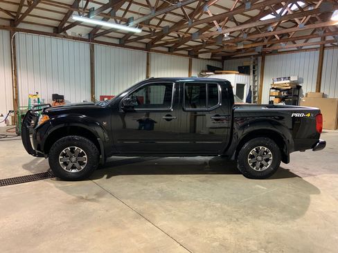Used 2018 Nissan Frontier PRO-4X image 4