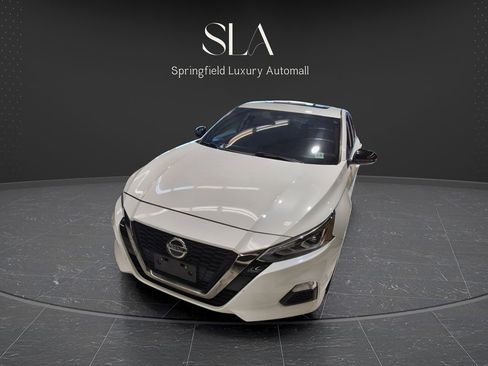 Used 2021 Nissan Altima 2.5 SR w/ SR Premium Package AWD/4WD image 4