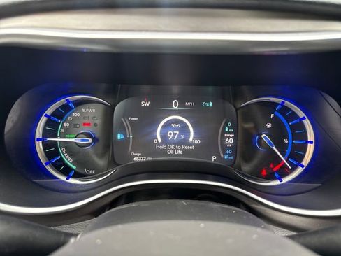 Used 2018 Chrysler Pacifica Limited w/ Advanced Safetytec Group FWD image 16