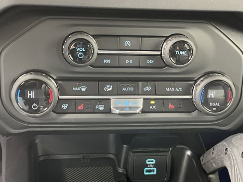 New 2025 Ford Bronco Badlands AWD/4WD image 19