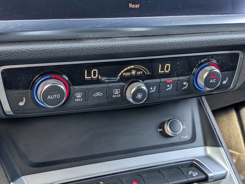 Used 2020 Audi Q3 2.0T Premium image 25