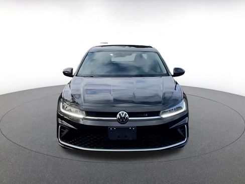 Used 2025 Volkswagen Jetta SE image 3