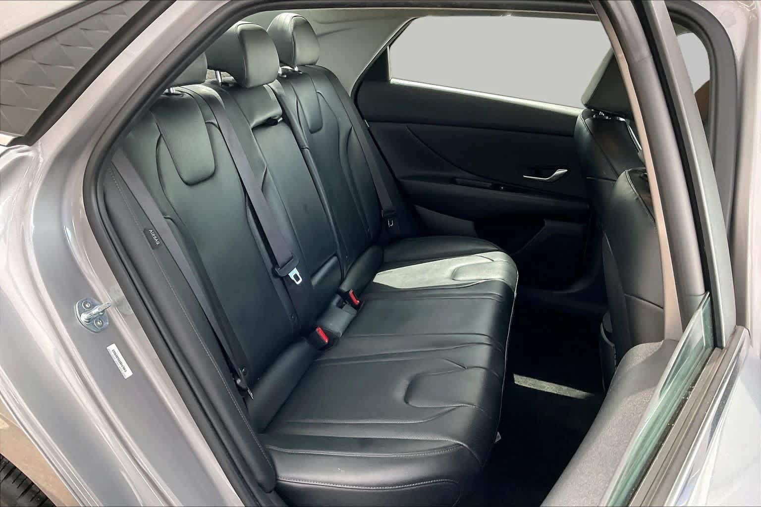 Certified 2025 Hyundai Elantra Limited FWD image 20