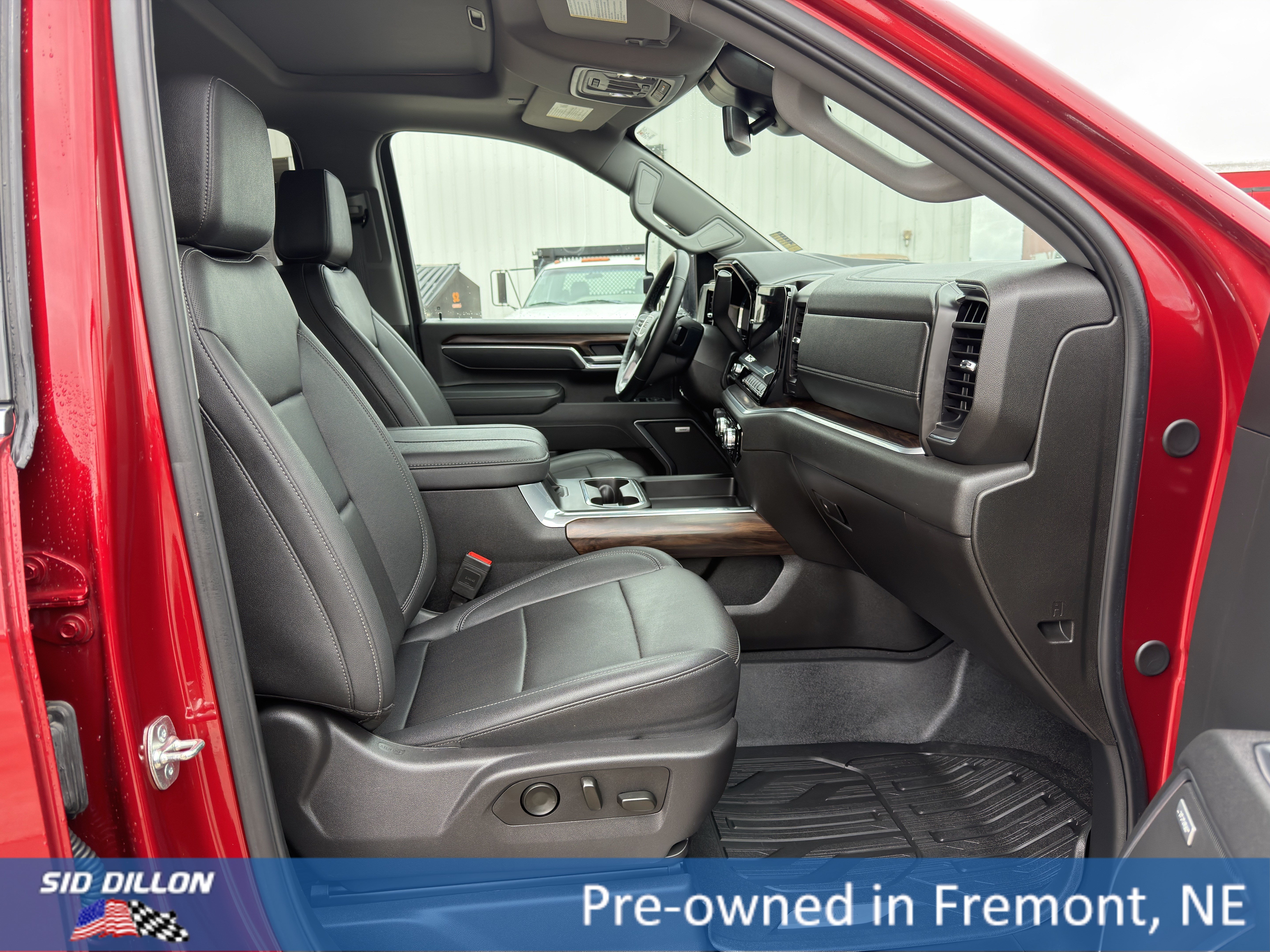 Certified 2025 GMC Sierra 2500 SLT w/ SLT Premium Package AWD/4WD image 16