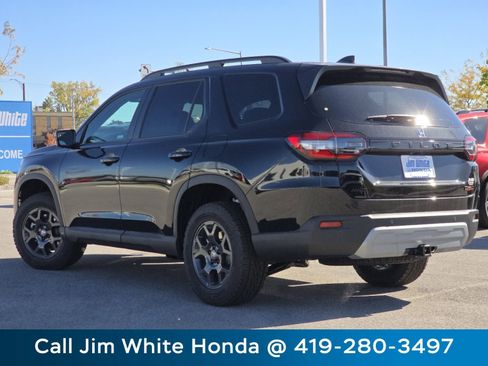 New 2025 Honda Pilot TrailSport image 14