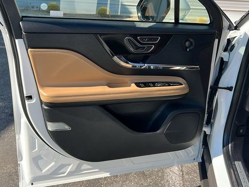 Certified 2022 Lincoln Corsair Reserve w/ Equipment Group 201A image 13