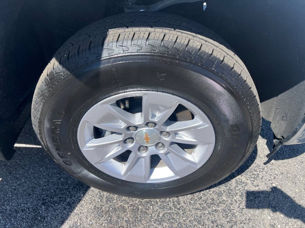 Used 2025 Chevrolet Silverado 1500 W/T RWD image 40