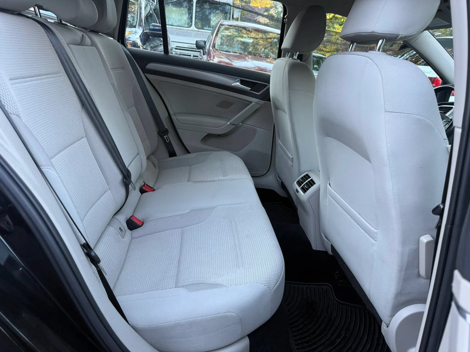 Used 2016 Volkswagen Golf S FWD image 10