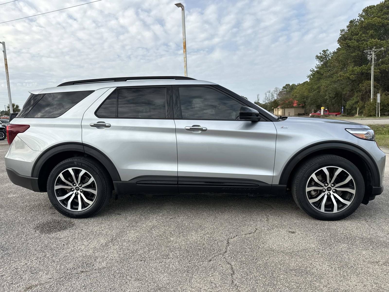 Used 2022 Ford Explorer ST-Line w/ Class IV Trailer Tow Package RWD image 2