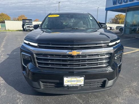 Used 2025 Chevrolet Traverse LT image 8