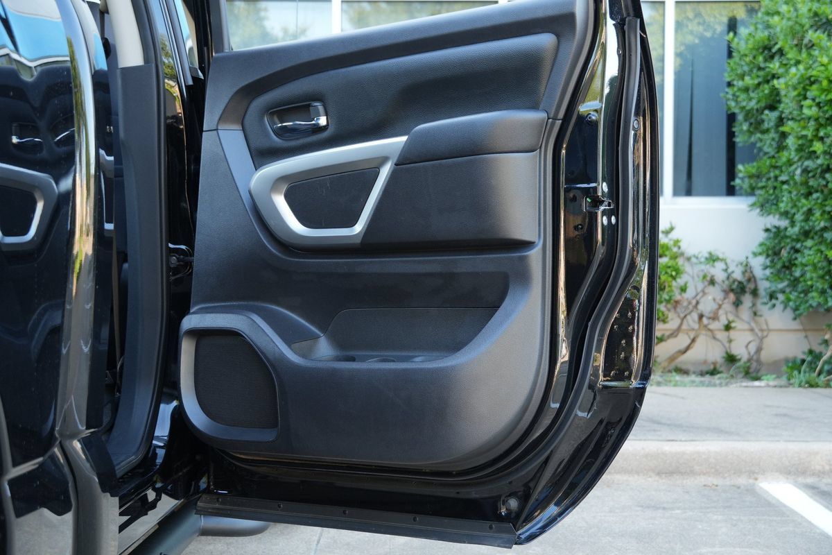 Used 2021 Nissan Titan SV w/ SV Convenience Package RWD image 39