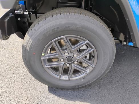 New 2025 Jeep Gladiator Sport image 9