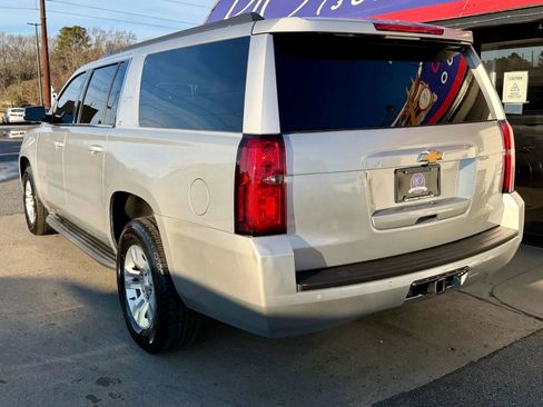 Used 2018 Chevrolet Suburban LT image 5